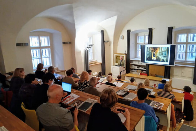 Památková akademie třetího věku. Úvodní hodina s Doc. PhDr. Josefem Štulcem, emeritním profesorem památkové péče  na téma  - Historický vývoj vztahu člověka k památkám, zrod památkové péče