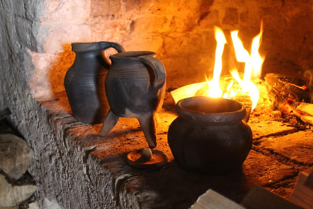 V hradní kuchyni se vařilo v keramice | © Petr Hudec